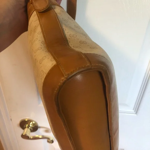 Gucci Crossbody - Picture 8 of 9